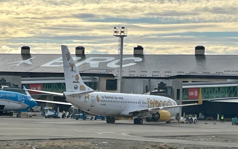 Sólo cuatro aviones pueden operar en el mismo momento. El aeropuerto de Bariloche y su poca capacidad operativa