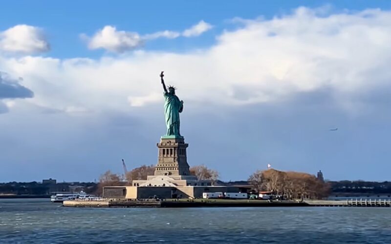 Hay una manera económica de visitar un ícono de Nueva York. El ferry de Staten Island y la forma gratuita de ver la Estatua de la Libertad